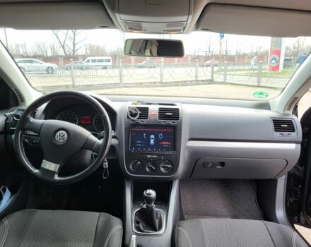 Черный Фольксваген Гольф, объемом двигателя 1.4 л и пробегом 199 тыс. км за 7000 $, фото 6 на Automoto.ua