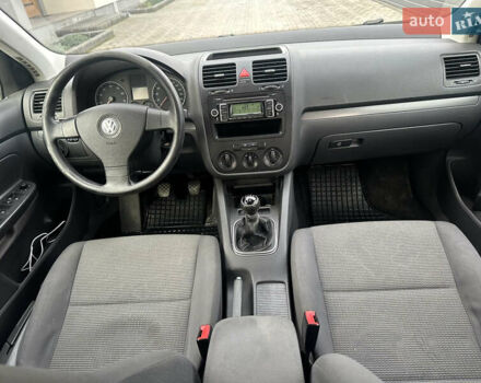 Черный Фольксваген Гольф, объемом двигателя 1.4 л и пробегом 260 тыс. км за 4350 $, фото 12 на Automoto.ua