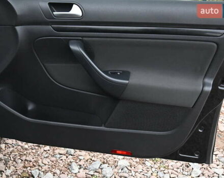 Черный Фольксваген Гольф, объемом двигателя 1.97 л и пробегом 275 тыс. км за 8850 $, фото 39 на Automoto.ua