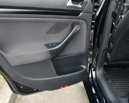 Черный Фольксваген Гольф, объемом двигателя 1.6 л и пробегом 254 тыс. км за 8000 $, фото 21 на Automoto.ua