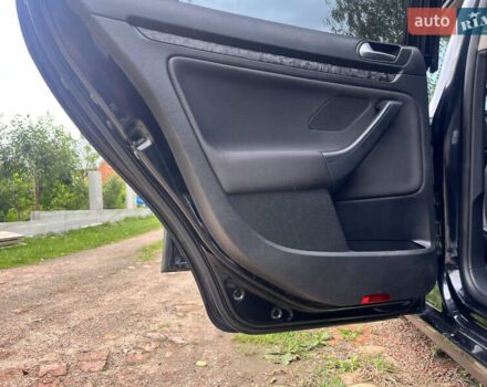 Черный Фольксваген Гольф, объемом двигателя 1.6 л и пробегом 332 тыс. км за 7850 $, фото 15 на Automoto.ua