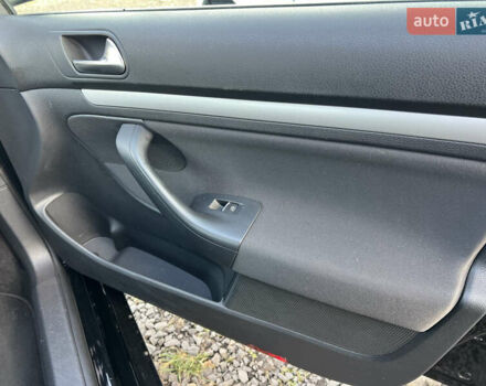 Черный Фольксваген Гольф, объемом двигателя 1.4 л и пробегом 243 тыс. км за 7950 $, фото 19 на Automoto.ua