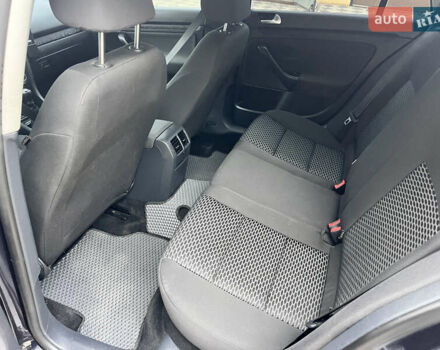 Черный Фольксваген Гольф, объемом двигателя 1.6 л и пробегом 332 тыс. км за 7850 $, фото 11 на Automoto.ua