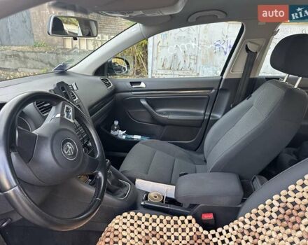 Черный Фольксваген Гольф, объемом двигателя 1.6 л и пробегом 285 тыс. км за 7700 $, фото 15 на Automoto.ua