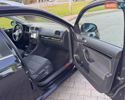 Черный Фольксваген Гольф, объемом двигателя 1.6 л и пробегом 235 тыс. км за 8800 $, фото 42 на Automoto.ua