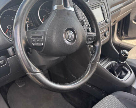 Черный Фольксваген Гольф, объемом двигателя 1.6 л и пробегом 300 тыс. км за 8200 $, фото 2 на Automoto.ua