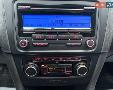 Черный Фольксваген Гольф, объемом двигателя 1.39 л и пробегом 228 тыс. км за 8200 $, фото 12 на Automoto.ua