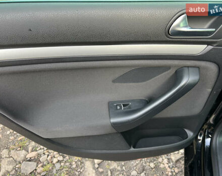 Черный Фольксваген Гольф, объемом двигателя 1.4 л и пробегом 243 тыс. км за 7950 $, фото 15 на Automoto.ua