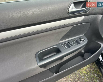 Черный Фольксваген Гольф, объемом двигателя 1.4 л и пробегом 243 тыс. км за 7950 $, фото 7 на Automoto.ua