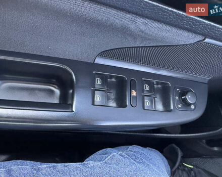 Черный Фольксваген Гольф, объемом двигателя 1.6 л и пробегом 235 тыс. км за 8800 $, фото 39 на Automoto.ua