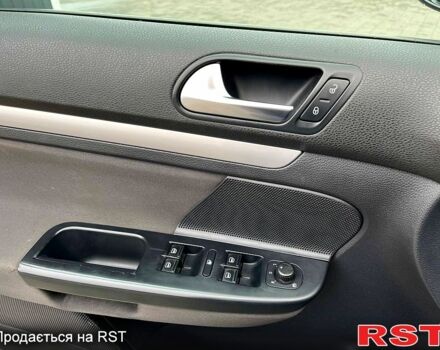 Черный Фольксваген Гольф, объемом двигателя 1.2 л и пробегом 217 тыс. км за 5500 $, фото 6 на Automoto.ua