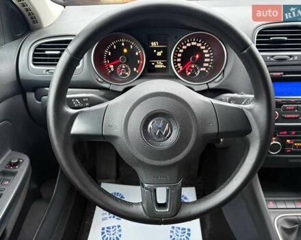 Черный Фольксваген Гольф, объемом двигателя 1.39 л и пробегом 228 тыс. км за 8200 $, фото 13 на Automoto.ua