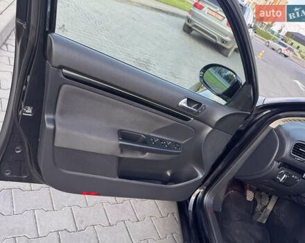 Черный Фольксваген Гольф, объемом двигателя 1.6 л и пробегом 235 тыс. км за 8800 $, фото 34 на Automoto.ua