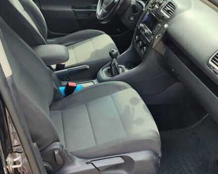 Черный Фольксваген Гольф, объемом двигателя 1.6 л и пробегом 300 тыс. км за 7200 $, фото 6 на Automoto.ua