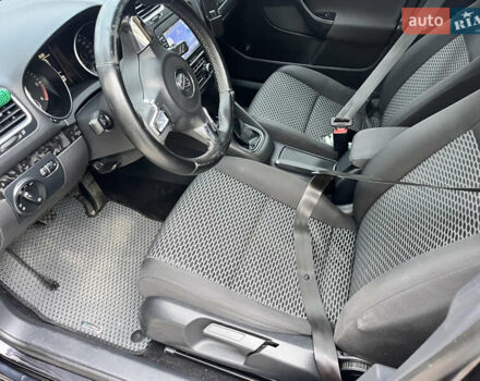 Черный Фольксваген Гольф, объемом двигателя 1.6 л и пробегом 332 тыс. км за 7850 $, фото 12 на Automoto.ua