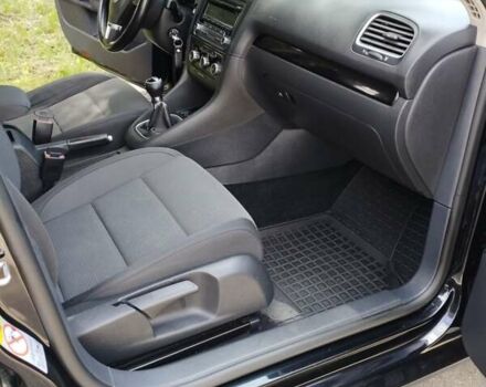 Черный Фольксваген Гольф, объемом двигателя 1.6 л и пробегом 254 тыс. км за 8000 $, фото 26 на Automoto.ua