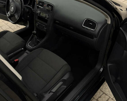 Черный Фольксваген Гольф, объемом двигателя 1.6 л и пробегом 238 тыс. км за 7850 $, фото 5 на Automoto.ua