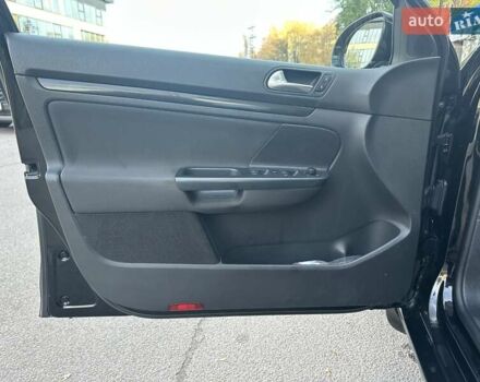 Черный Фольксваген Гольф, объемом двигателя 1.6 л и пробегом 285 тыс. км за 7700 $, фото 16 на Automoto.ua