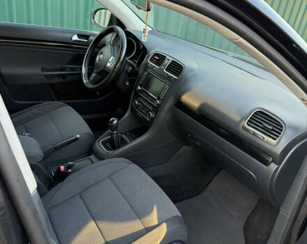 Черный Фольксваген Гольф, объемом двигателя 1.6 л и пробегом 300 тыс. км за 8200 $, фото 12 на Automoto.ua