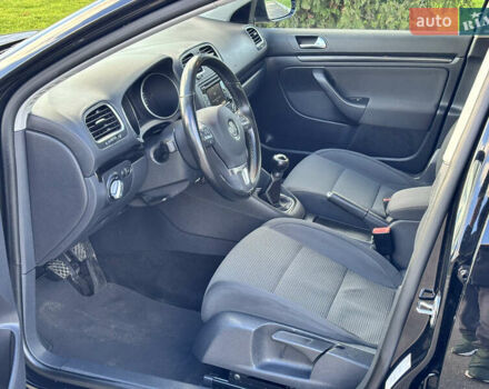 Черный Фольксваген Гольф, объемом двигателя 1.4 л и пробегом 200 тыс. км за 8600 $, фото 23 на Automoto.ua