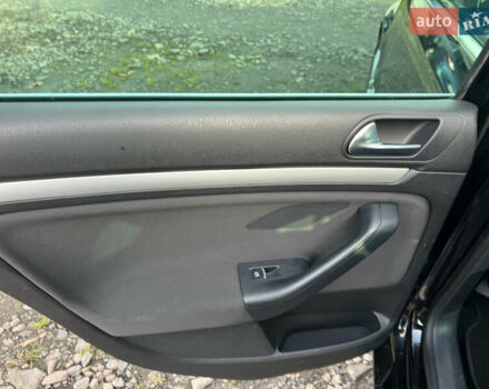 Черный Фольксваген Гольф, объемом двигателя 1.4 л и пробегом 243 тыс. км за 7950 $, фото 14 на Automoto.ua