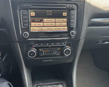 Черный Фольксваген Гольф, объемом двигателя 1.6 л и пробегом 300 тыс. км за 8200 $, фото 5 на Automoto.ua