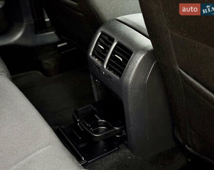 Чорний Фольксваген Гольф, об'ємом двигуна 2 л та пробігом 220 тис. км за 9699 $, фото 58 на Automoto.ua