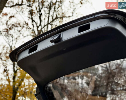 Чорний Фольксваген Гольф, об'ємом двигуна 2 л та пробігом 220 тис. км за 9699 $, фото 63 на Automoto.ua