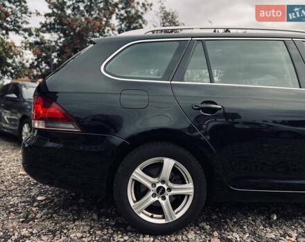 Чорний Фольксваген Гольф, об'ємом двигуна 1.39 л та пробігом 250 тис. км за 8800 $, фото 23 на Automoto.ua