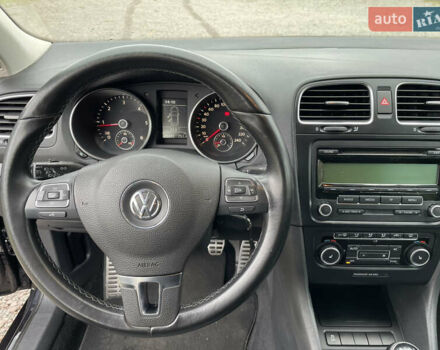 Черный Фольксваген Гольф, объемом двигателя 1.6 л и пробегом 224 тыс. км за 8300 $, фото 24 на Automoto.ua