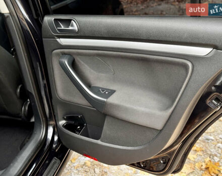 Чорний Фольксваген Гольф, об'ємом двигуна 2 л та пробігом 220 тис. км за 9699 $, фото 55 на Automoto.ua