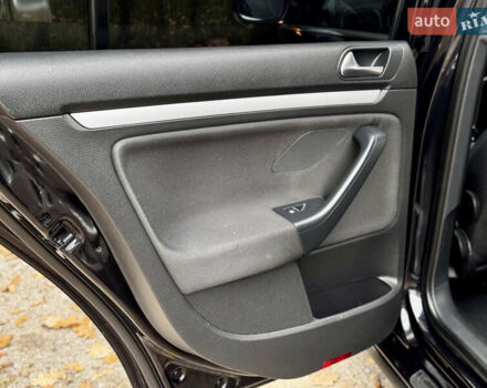 Чорний Фольксваген Гольф, об'ємом двигуна 2 л та пробігом 220 тис. км за 9699 $, фото 59 на Automoto.ua