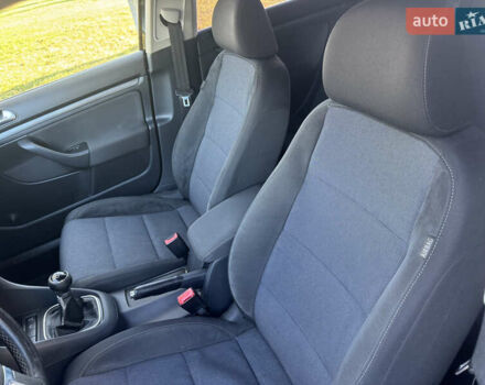 Черный Фольксваген Гольф, объемом двигателя 1.6 л и пробегом 203 тыс. км за 8300 $, фото 11 на Automoto.ua