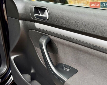 Чорний Фольксваген Гольф, об'ємом двигуна 2 л та пробігом 220 тис. км за 9699 $, фото 42 на Automoto.ua