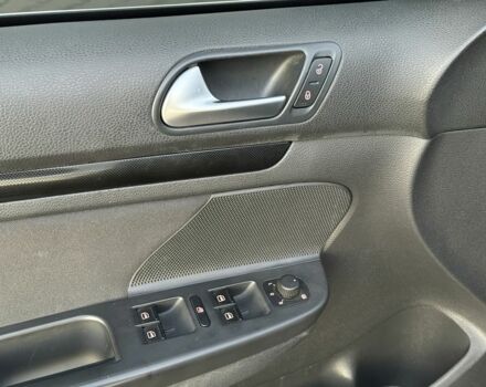 Черный Фольксваген Гольф, объемом двигателя 1.6 л и пробегом 209 тыс. км за 8950 $, фото 17 на Automoto.ua