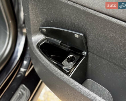 Чорний Фольксваген Гольф, об'ємом двигуна 2 л та пробігом 220 тис. км за 9699 $, фото 56 на Automoto.ua