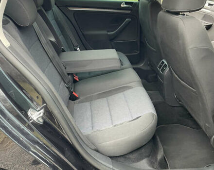 Черный Фольксваген Гольф, объемом двигателя 1.6 л и пробегом 224 тыс. км за 8300 $, фото 18 на Automoto.ua