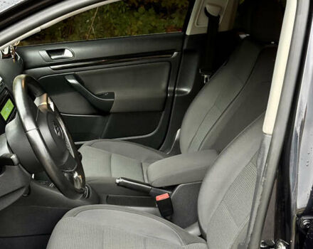 Черный Фольксваген Гольф, объемом двигателя 1.39 л и пробегом 220 тыс. км за 8600 $, фото 15 на Automoto.ua