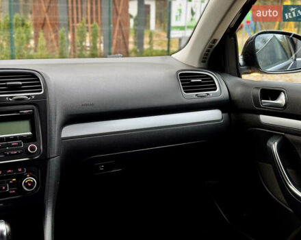 Чорний Фольксваген Гольф, об'ємом двигуна 2 л та пробігом 220 тис. км за 9699 $, фото 53 на Automoto.ua