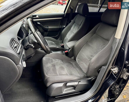 Чорний Фольксваген Гольф, об'ємом двигуна 2 л та пробігом 220 тис. км за 9699 $, фото 35 на Automoto.ua