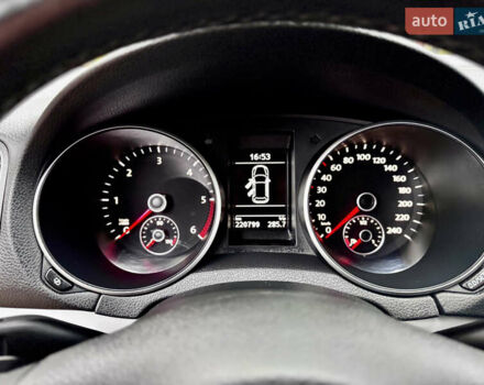 Чорний Фольксваген Гольф, об'ємом двигуна 2 л та пробігом 220 тис. км за 9699 $, фото 36 на Automoto.ua