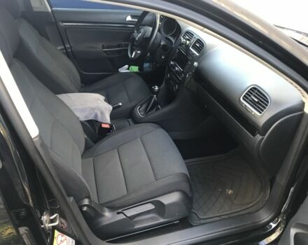 Черный Фольксваген Гольф, объемом двигателя 1.6 л и пробегом 303 тыс. км за 8000 $, фото 7 на Automoto.ua