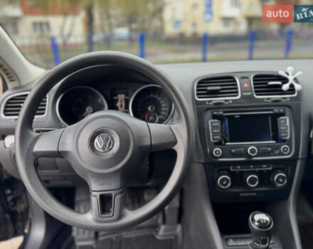 Черный Фольксваген Гольф, объемом двигателя 1.6 л и пробегом 325 тыс. км за 7300 $, фото 20 на Automoto.ua