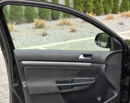 Черный Фольксваген Гольф, объемом двигателя 1.6 л и пробегом 248 тыс. км за 8150 $, фото 7 на Automoto.ua