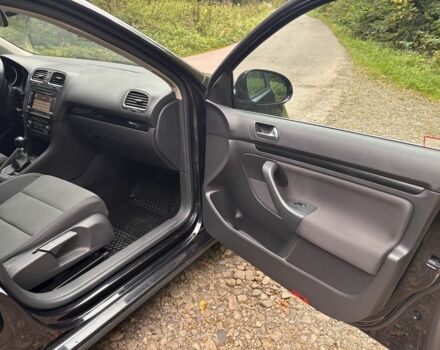 Черный Фольксваген Гольф, объемом двигателя 1.6 л и пробегом 288 тыс. км за 7950 $, фото 7 на Automoto.ua