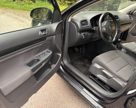 Черный Фольксваген Гольф, объемом двигателя 1.6 л и пробегом 288 тыс. км за 7950 $, фото 14 на Automoto.ua