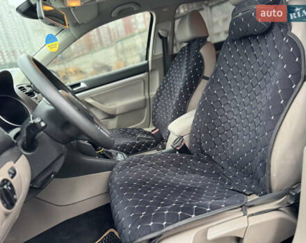 Черный Фольксваген Гольф, объемом двигателя 1.6 л и пробегом 284 тыс. км за 5900 $, фото 12 на Automoto.ua