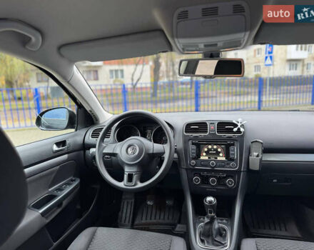 Черный Фольксваген Гольф, объемом двигателя 1.6 л и пробегом 325 тыс. км за 7300 $, фото 17 на Automoto.ua