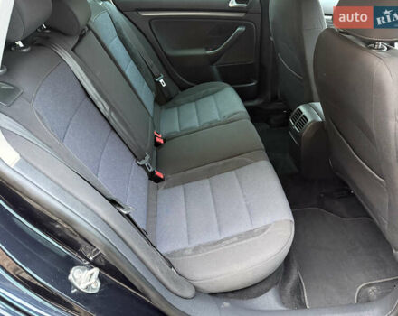 Черный Фольксваген Гольф, объемом двигателя 1.2 л и пробегом 178 тыс. км за 6500 $, фото 31 на Automoto.ua