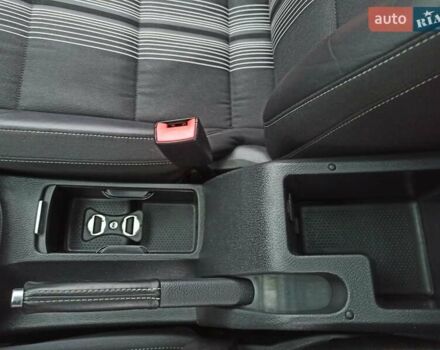 Чорний Фольксваген Гольф, об'ємом двигуна 1.6 л та пробігом 227 тис. км за 10400 $, фото 22 на Automoto.ua